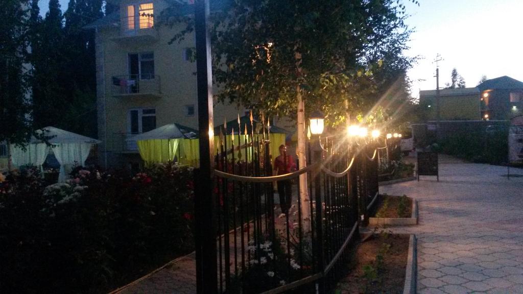 Hotel Gostinyi Dvor Bosteri Εξωτερικό φωτογραφία